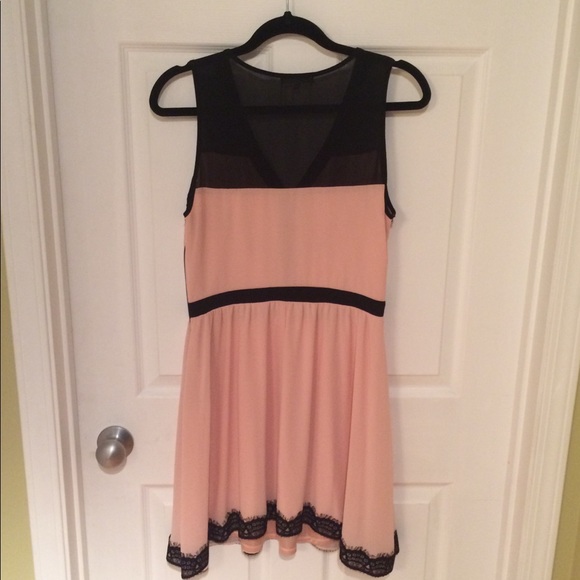 Stunning special occasion dress! - Picture 2 of 4